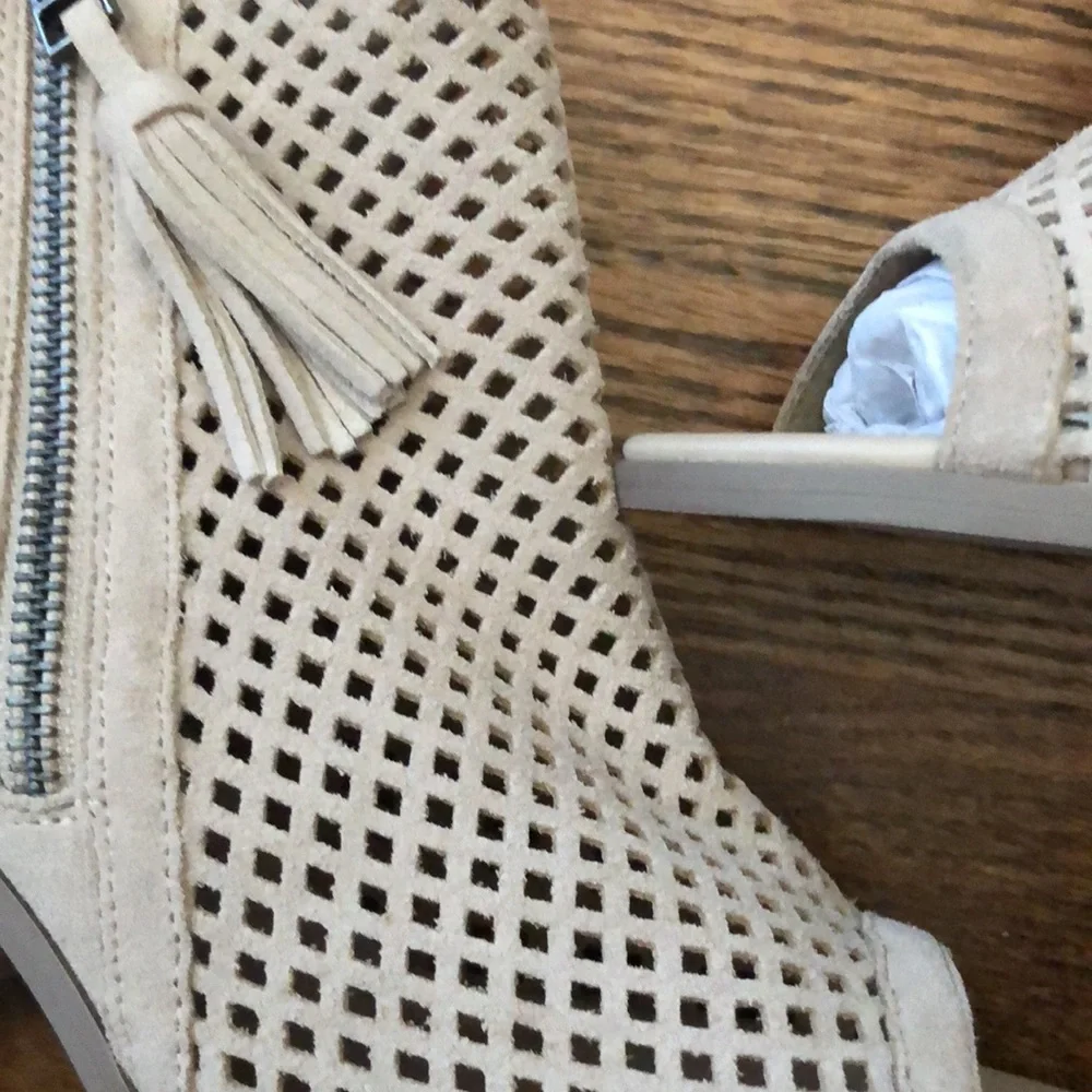 Never worn sole society ‘Dallas’ peep toe booties - Picture 2 of 2